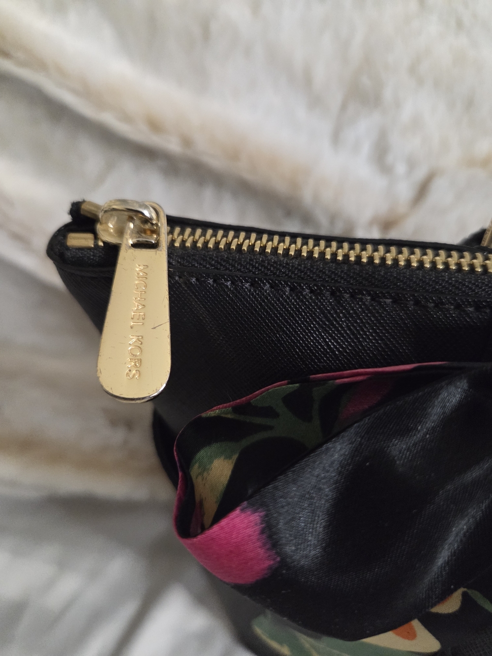 Michael Kors Charlotte Large Top Zip Tote - Picture 3 of 16